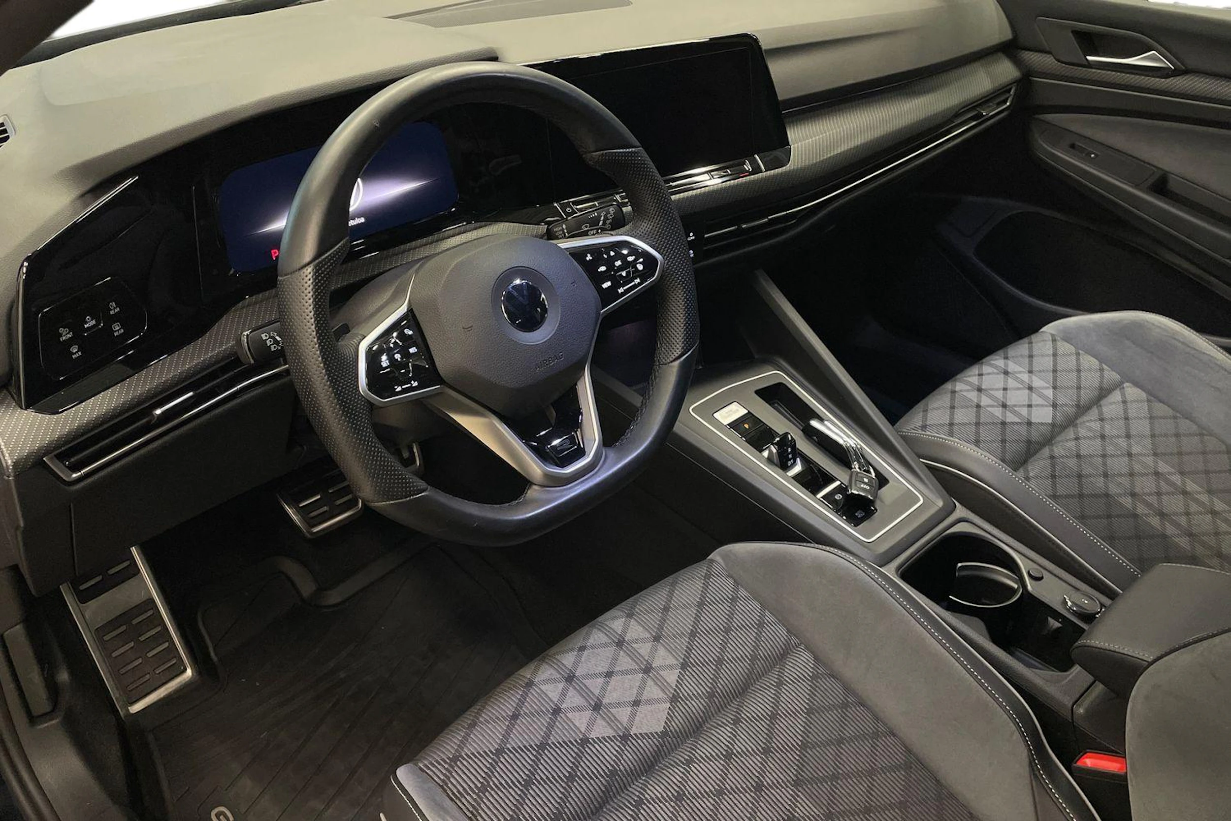 Musta Volkswagen GOLF 2023 kuva 8.