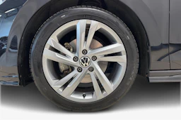 Musta Volkswagen GOLF 2023 kuva 12.