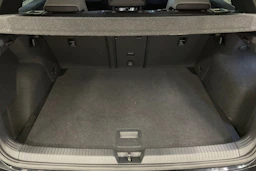 Musta Volkswagen GOLF 2023 kuva 26.