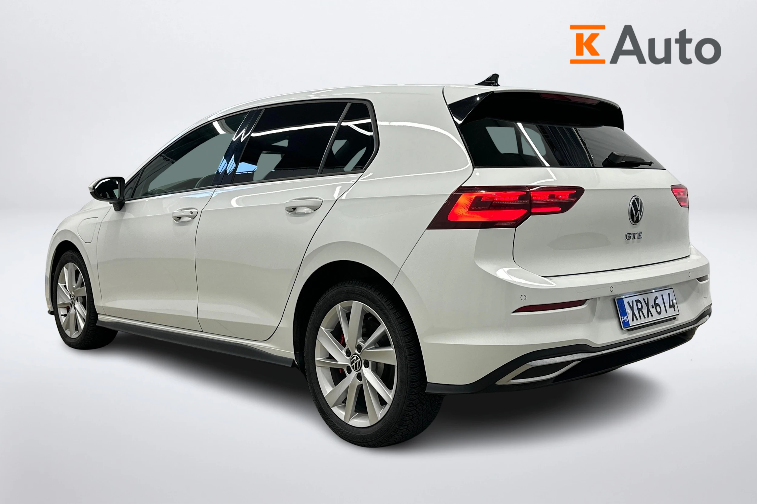 valkoinen Volkswagen Golf 2024 kuva 3.