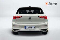 valkoinen Volkswagen Golf 2024 kuva 4.