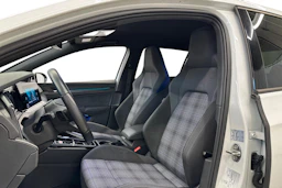 valkoinen Volkswagen Golf 2024 kuva 8.