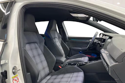 valkoinen Volkswagen Golf 2024 kuva 9.