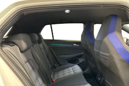 valkoinen Volkswagen Golf 2024 kuva 12.