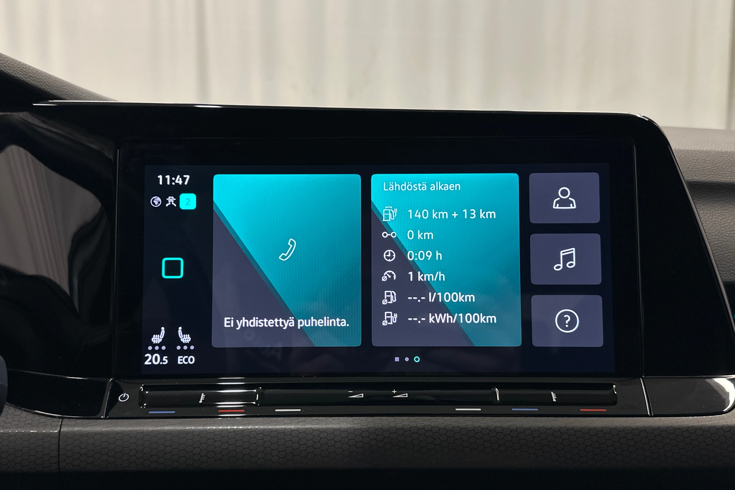 valkoinen Volkswagen Golf 2024 kuva 22.