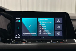 valkoinen Volkswagen Golf 2024 kuva 22.