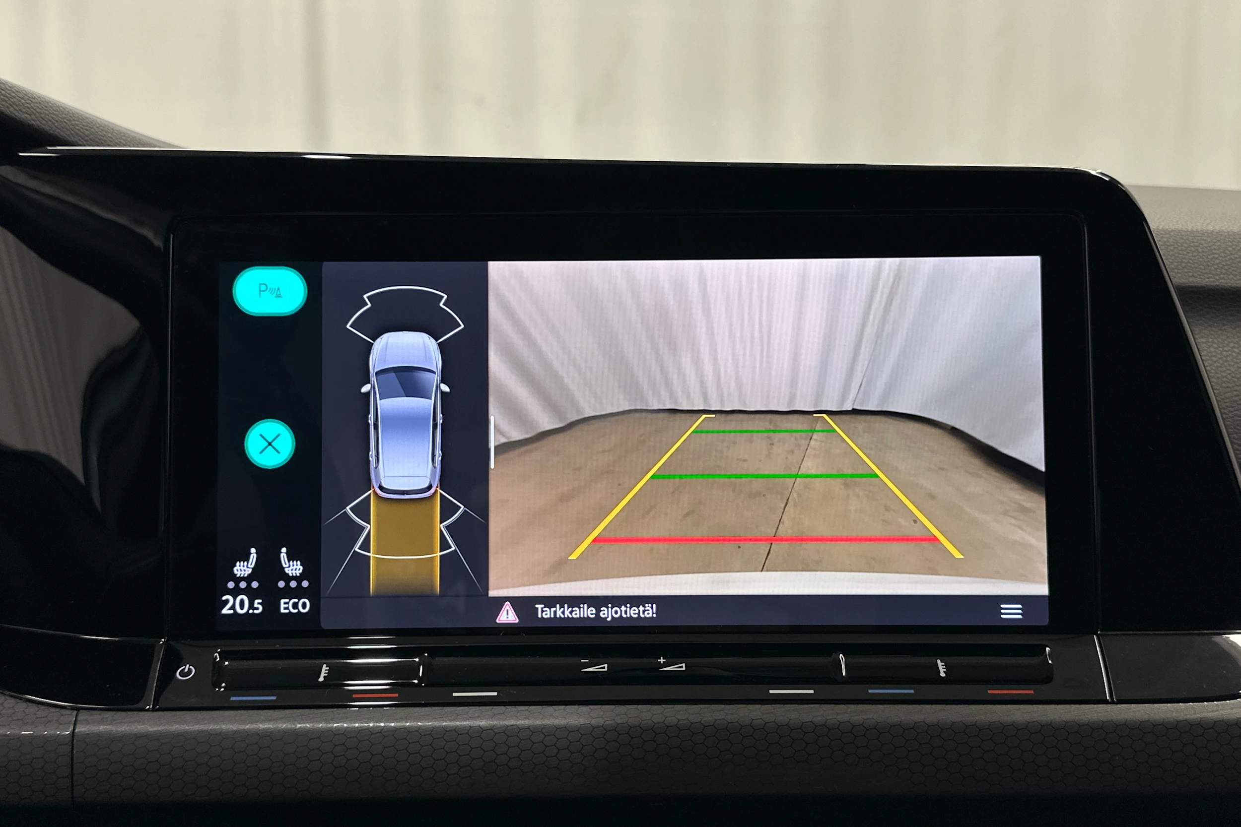 valkoinen Volkswagen Golf 2024 kuva 23.