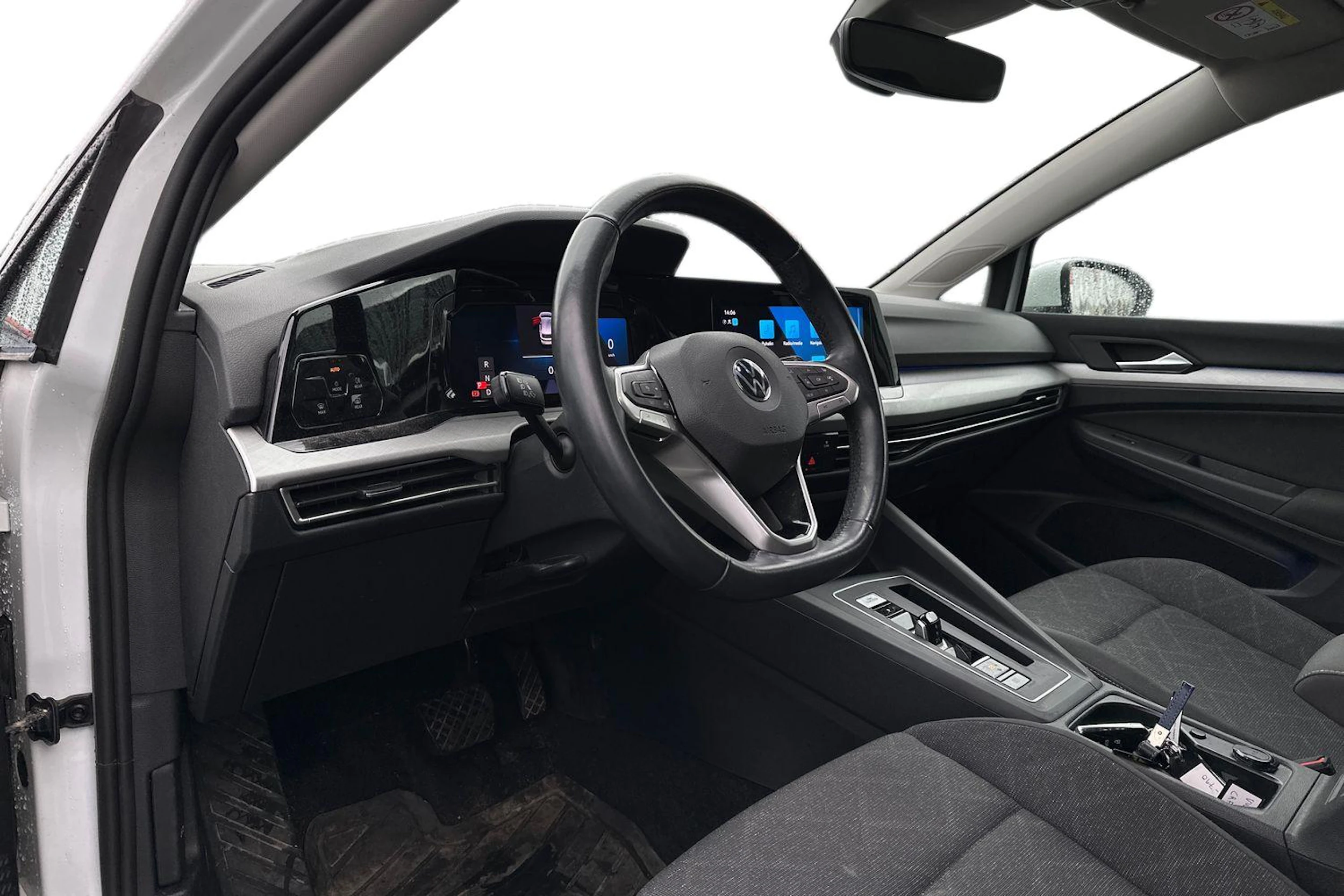 valkoinen Volkswagen Golf 2023 kuva 3.