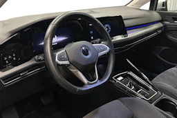 harmaa Volkswagen Golf 2023 kuva 6.
