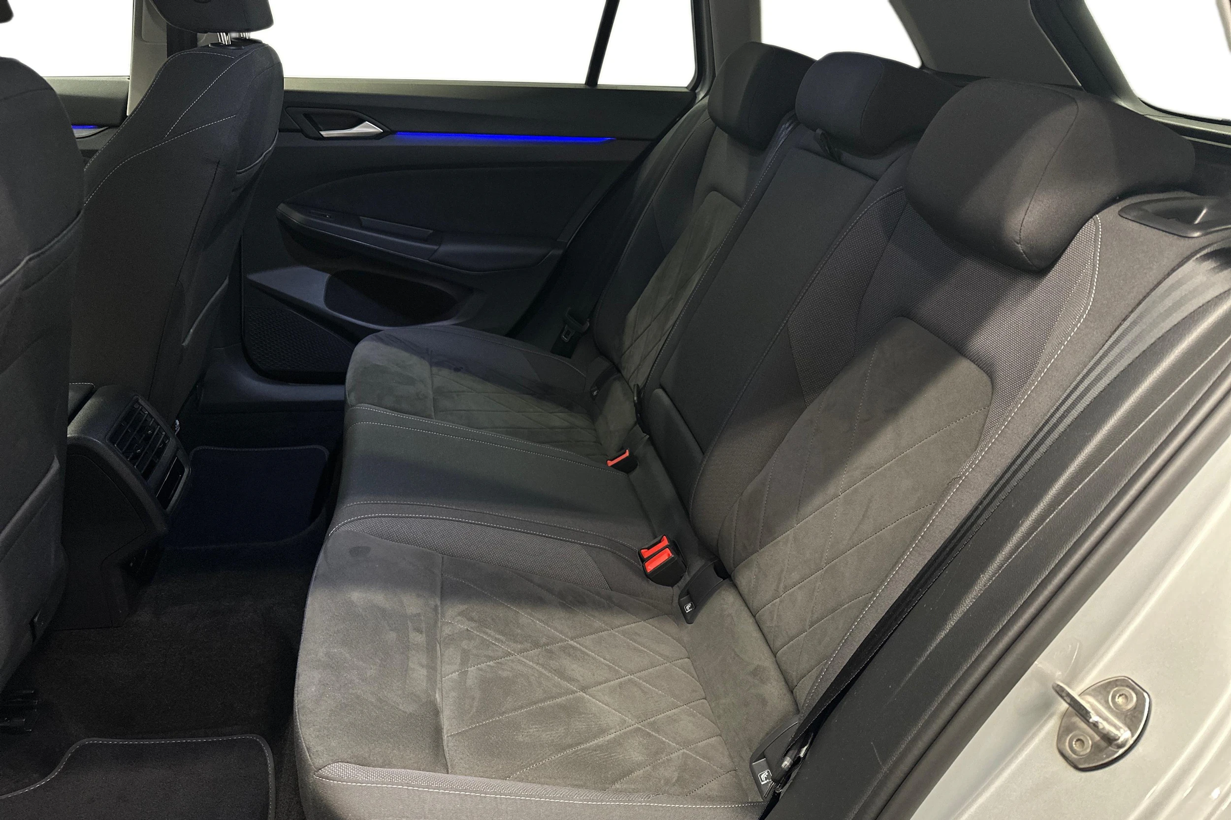 harmaa Volkswagen Golf 2023 kuva 8.