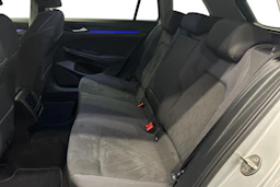 harmaa Volkswagen Golf 2023 kuva 8.