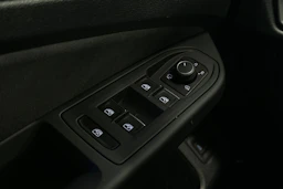 harmaa Volkswagen Golf 2023 kuva 14.