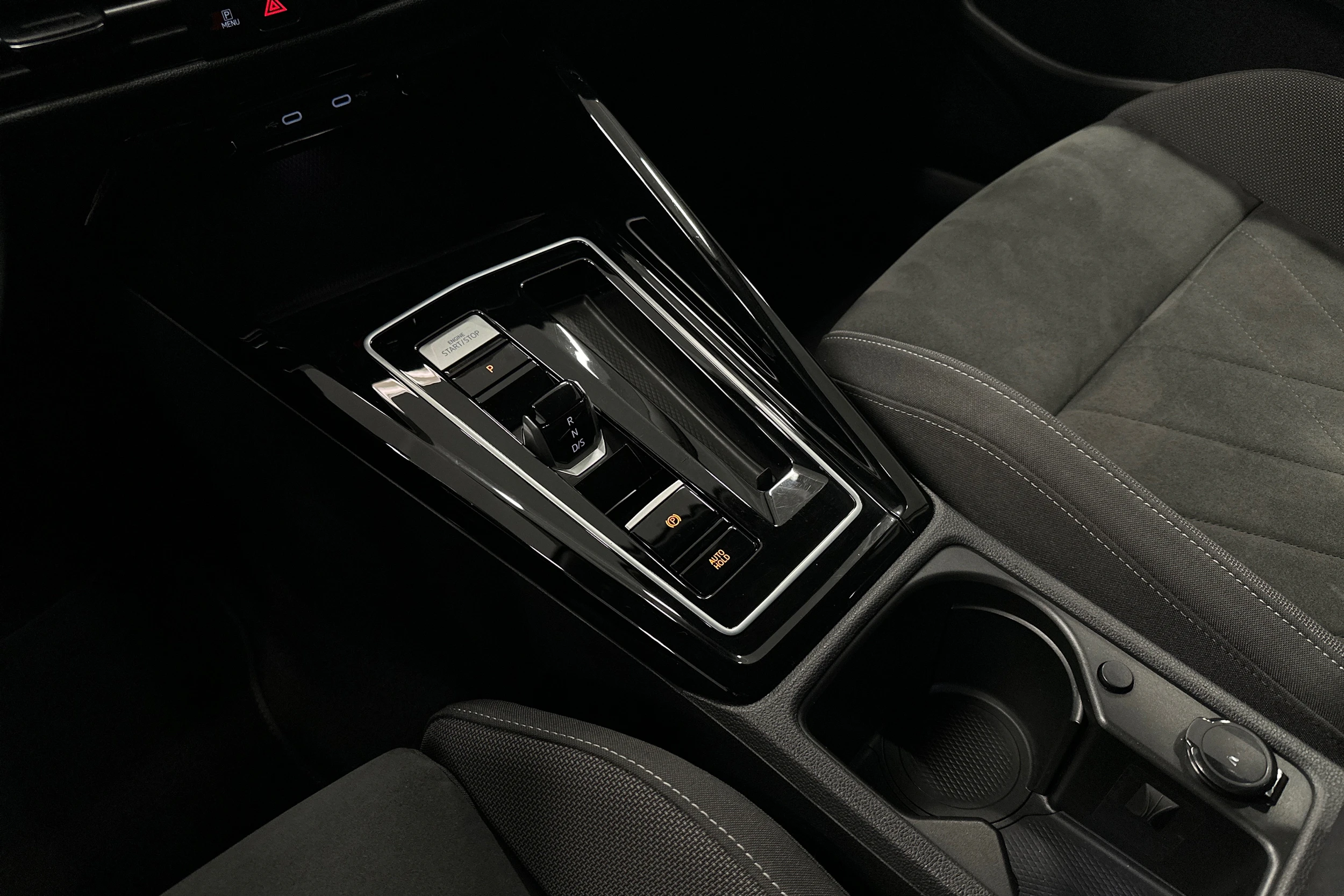 harmaa Volkswagen Golf 2023 kuva 29.
