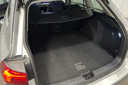 harmaa Volkswagen Golf 2023 kuva 31.