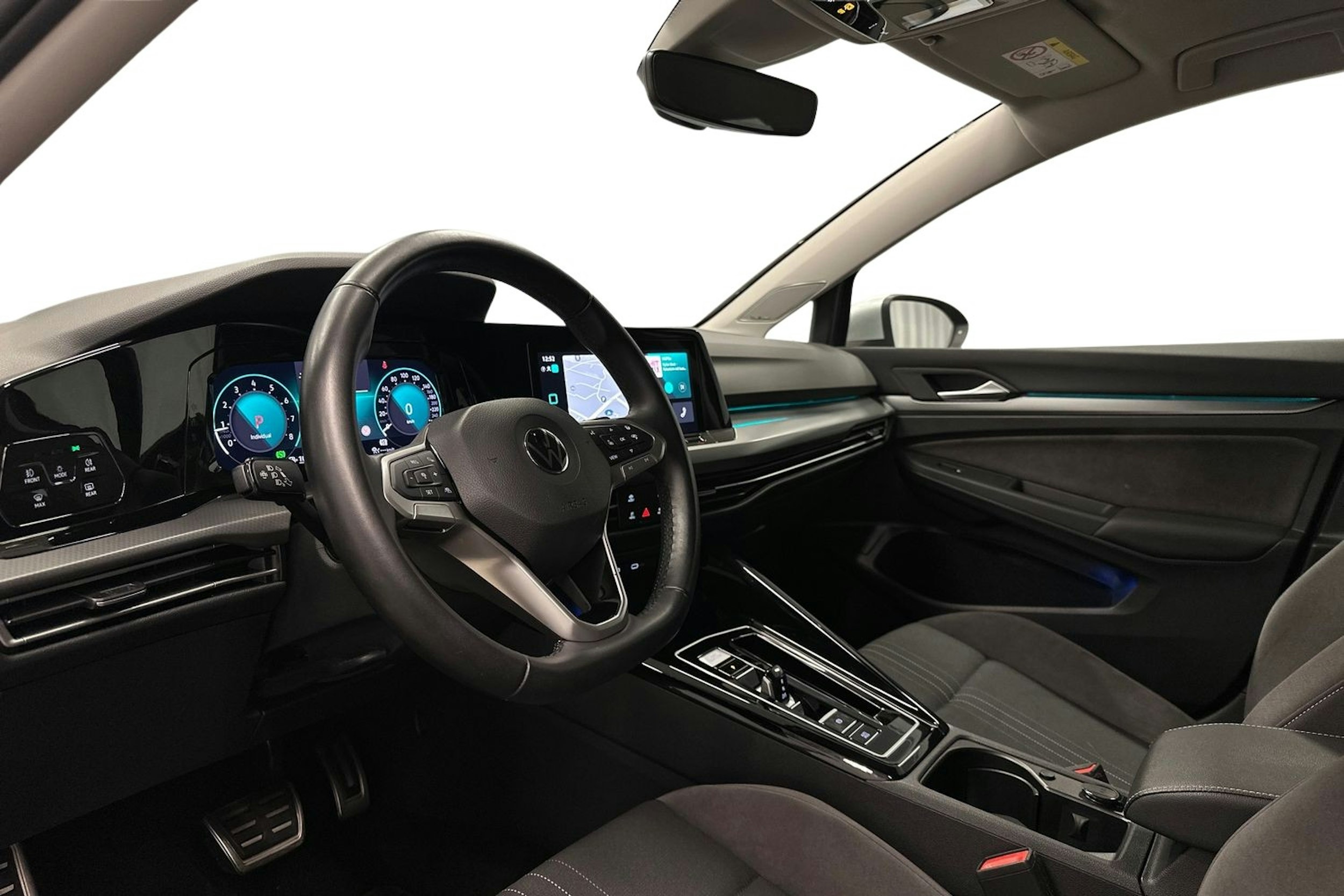 harmaa Volkswagen Golf 2023 kuva 6.