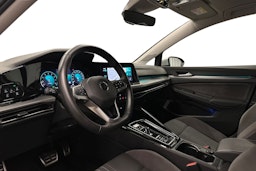 harmaa Volkswagen Golf 2023 kuva 6.