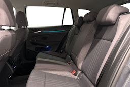 harmaa Volkswagen Golf 2023 kuva 8.