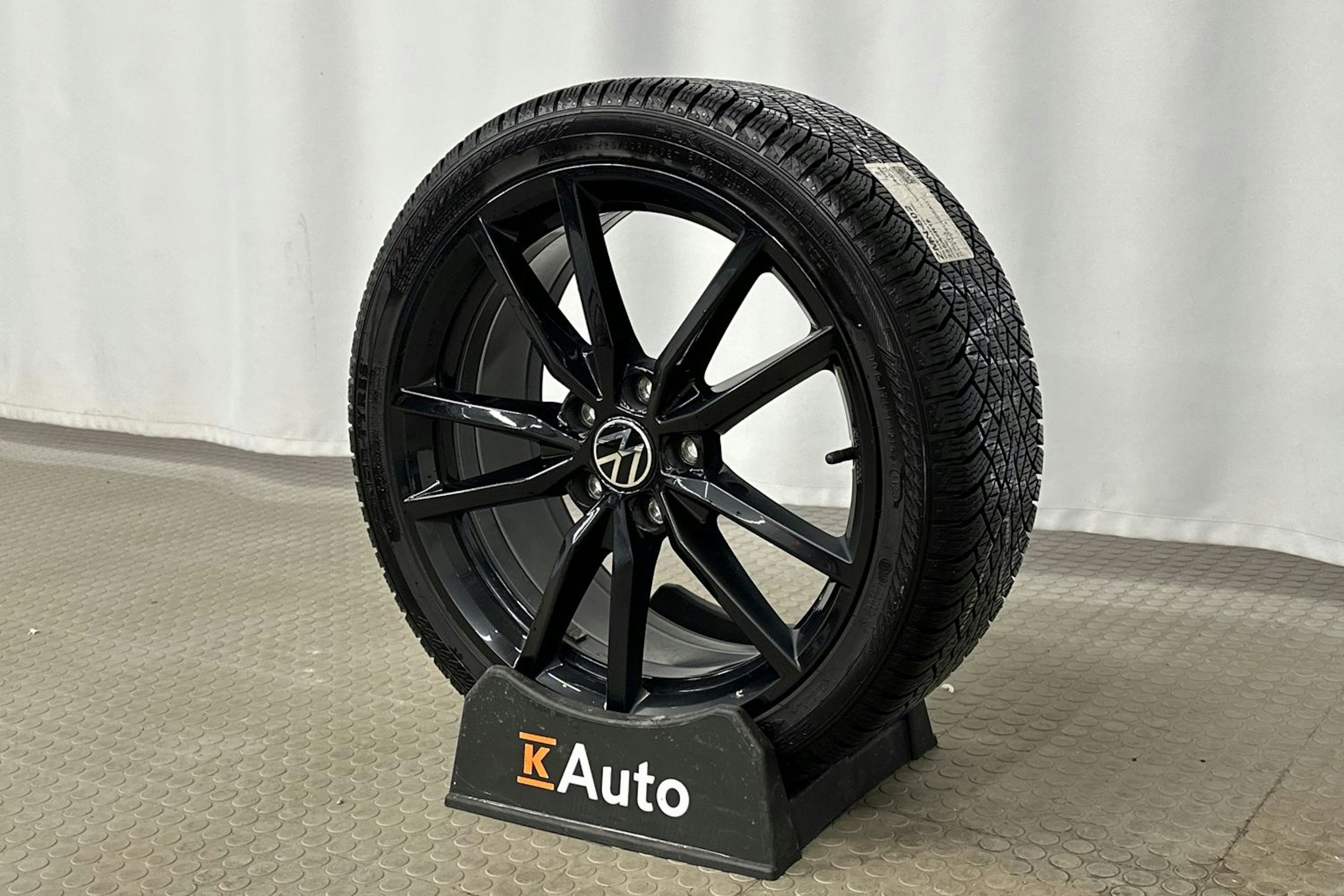harmaa Volkswagen Golf 2023 kuva 10.
