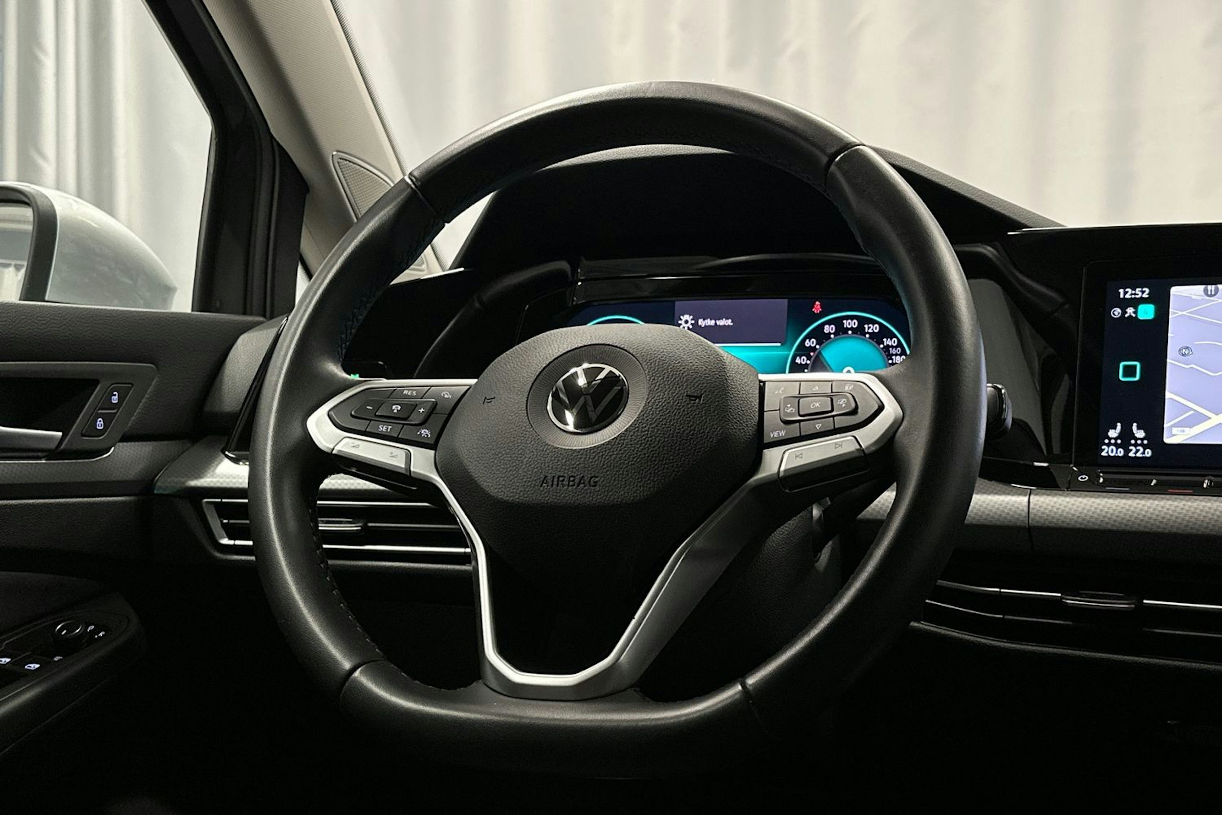 harmaa Volkswagen Golf 2023 kuva 15.