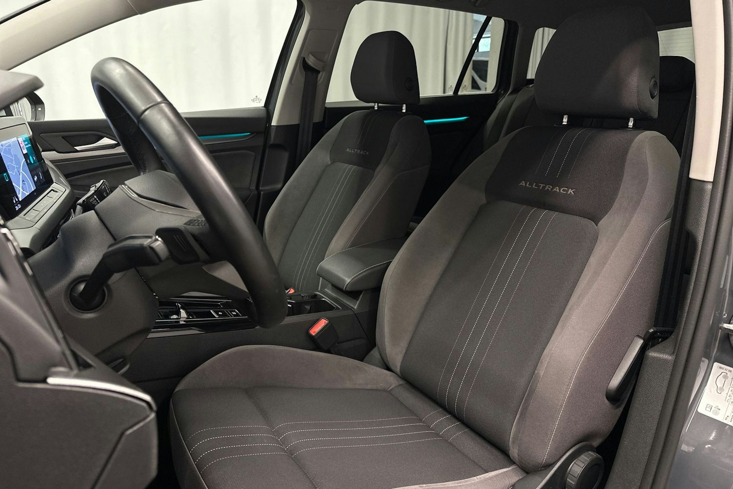 harmaa Volkswagen Golf 2023 kuva 16.