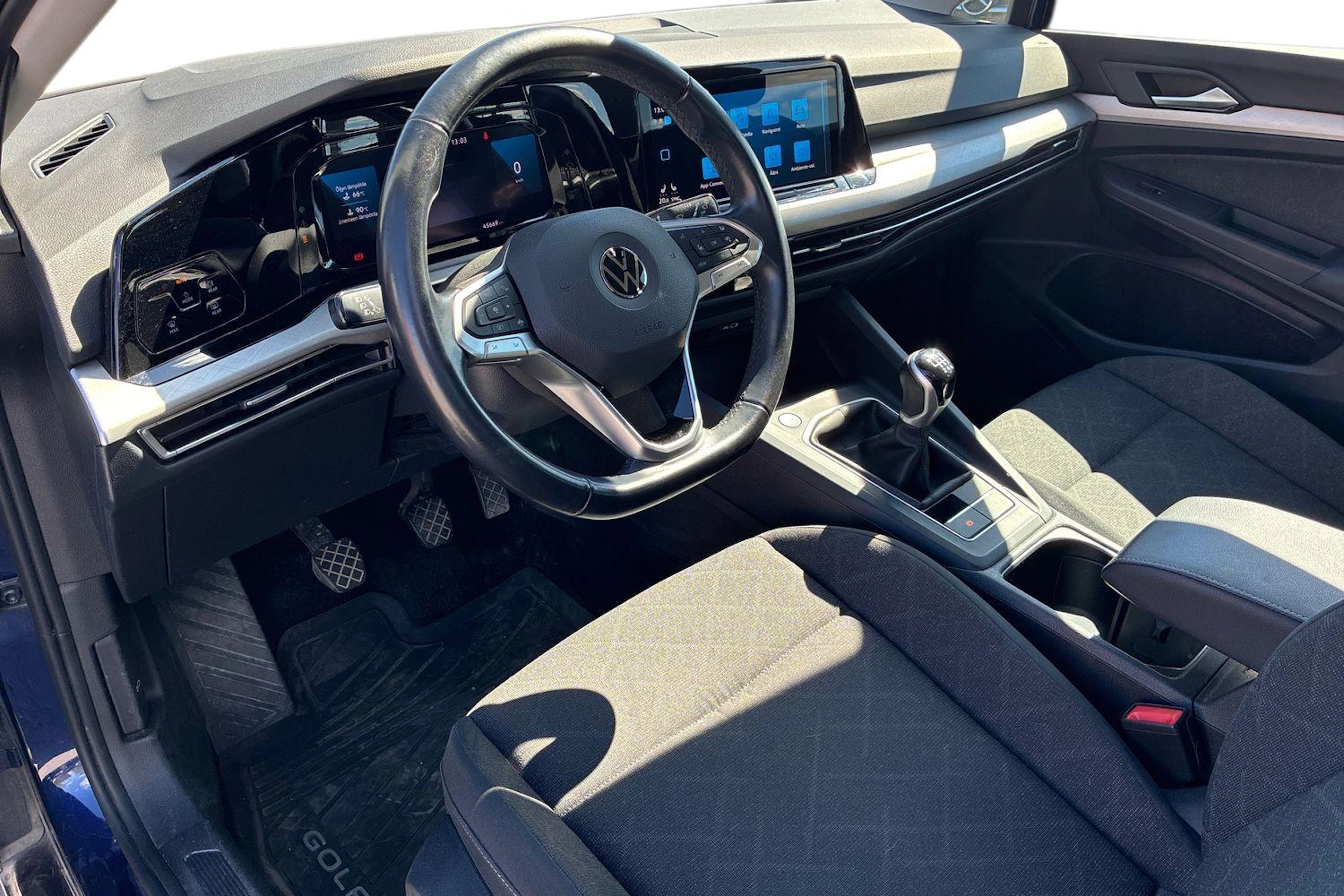 sininen Volkswagen Golf 2023 kuva 3.