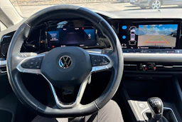 sininen Volkswagen Golf 2023 kuva 4.