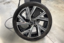 harmaa Volkswagen Golf 2023 kuva 13.