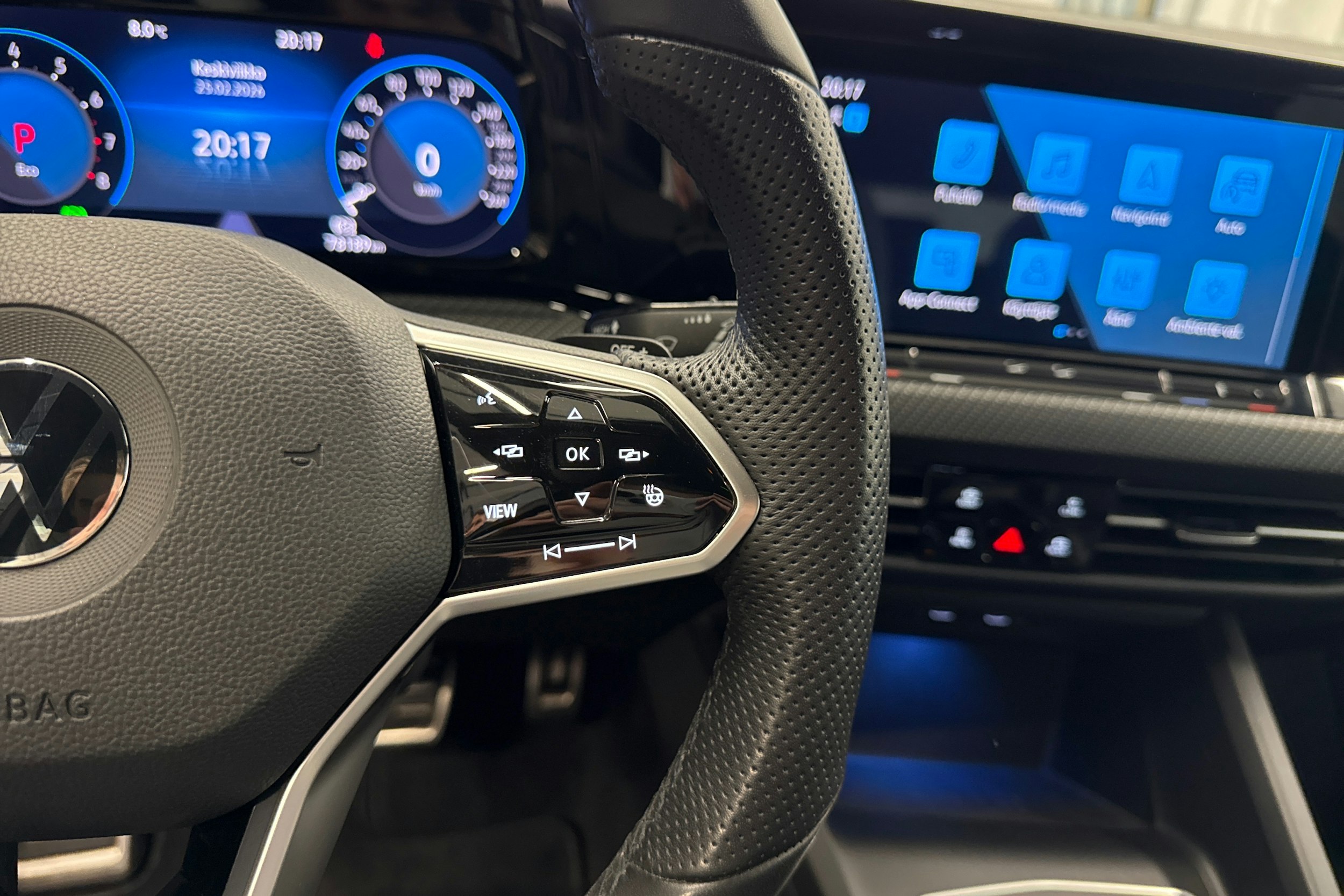 harmaa Volkswagen Golf 2023 kuva 16.