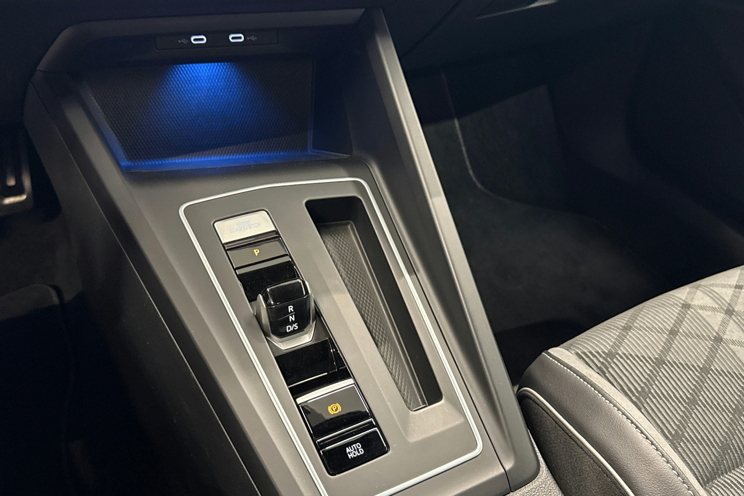 harmaa Volkswagen Golf 2023 kuva 23.