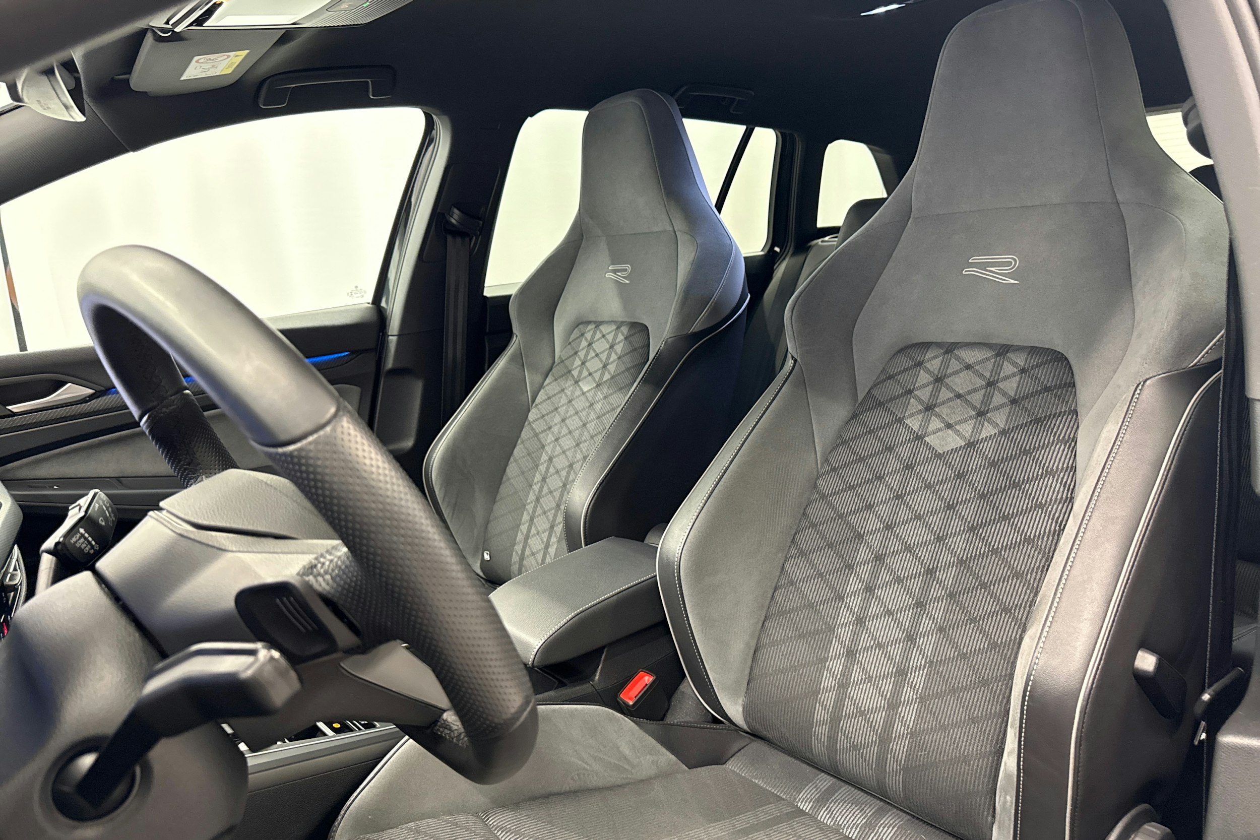 harmaa Volkswagen Golf 2023 kuva 24.