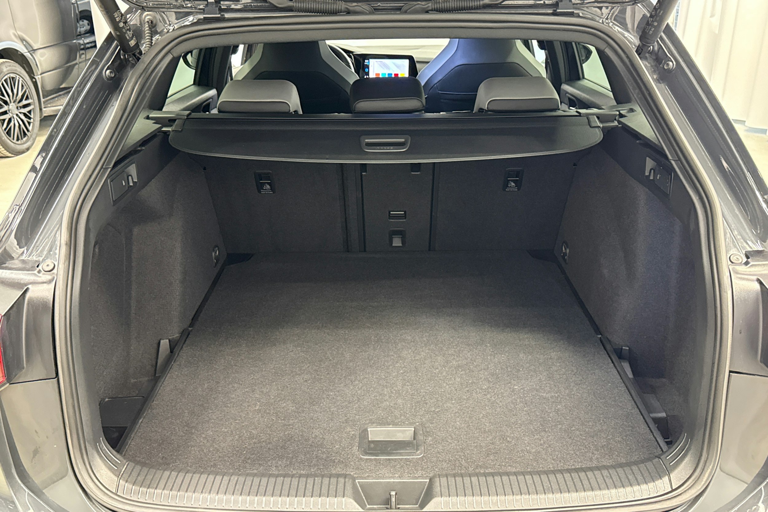 harmaa Volkswagen Golf 2023 kuva 25.