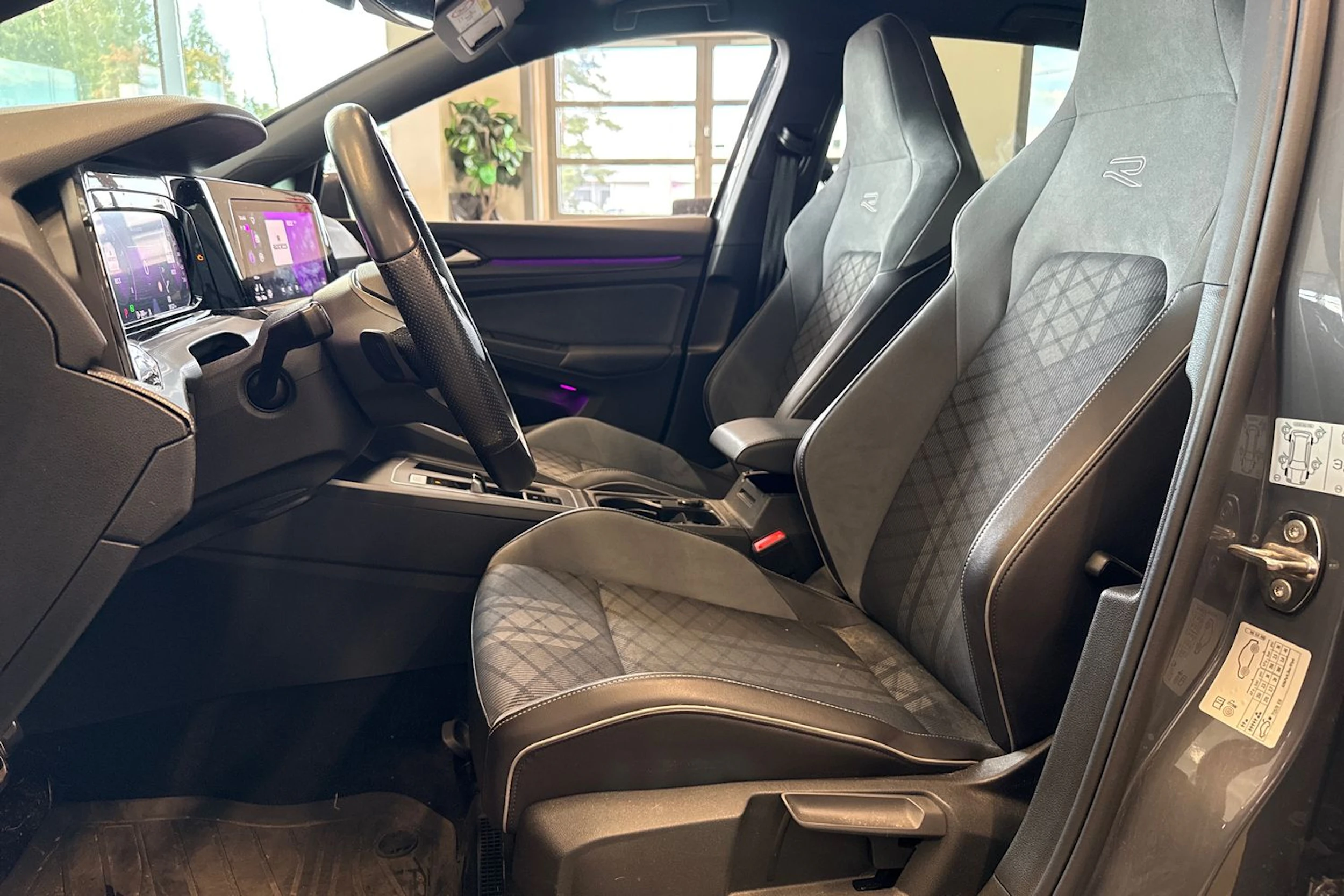 harmaa Volkswagen Golf 2023 kuva 4.