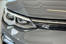 harmaa Volkswagen Golf 2023 kuva 5.