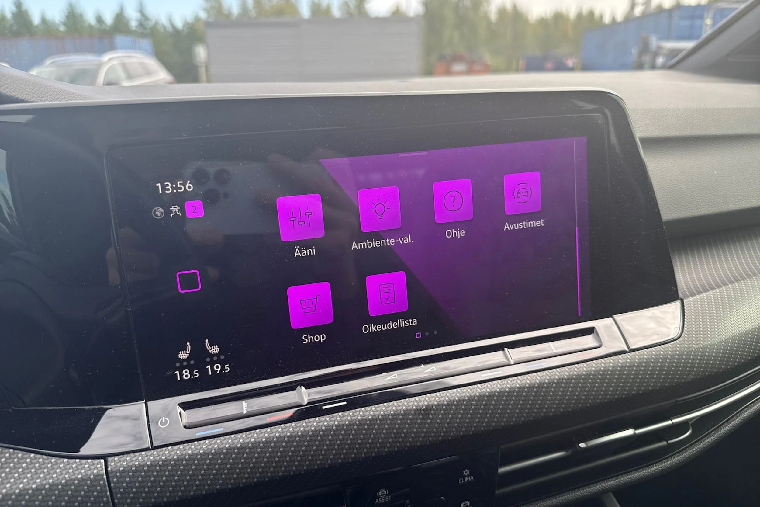 harmaa Volkswagen Golf 2023 kuva 16.