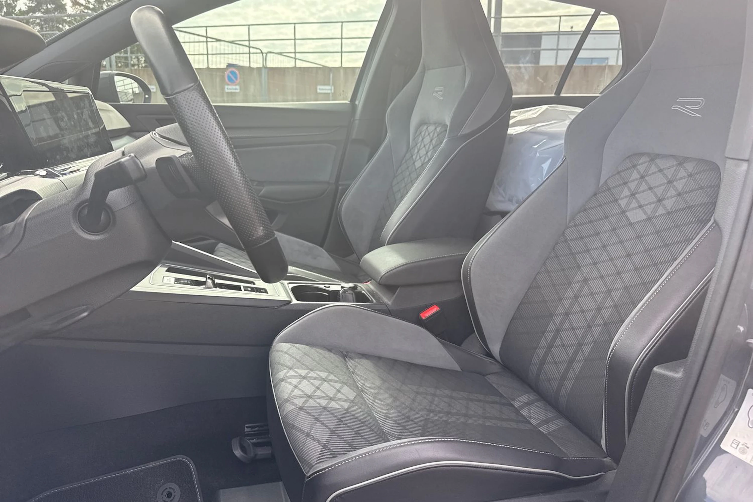 harmaa Volkswagen Golf 2023 kuva 18.