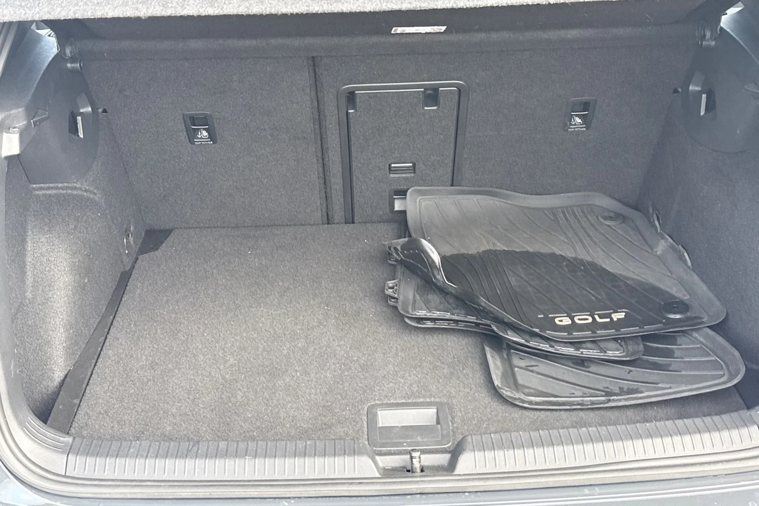 harmaa Volkswagen Golf 2023 kuva 20.