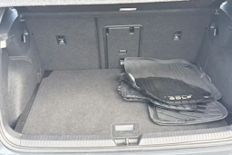 harmaa Volkswagen Golf 2023 kuva 20.