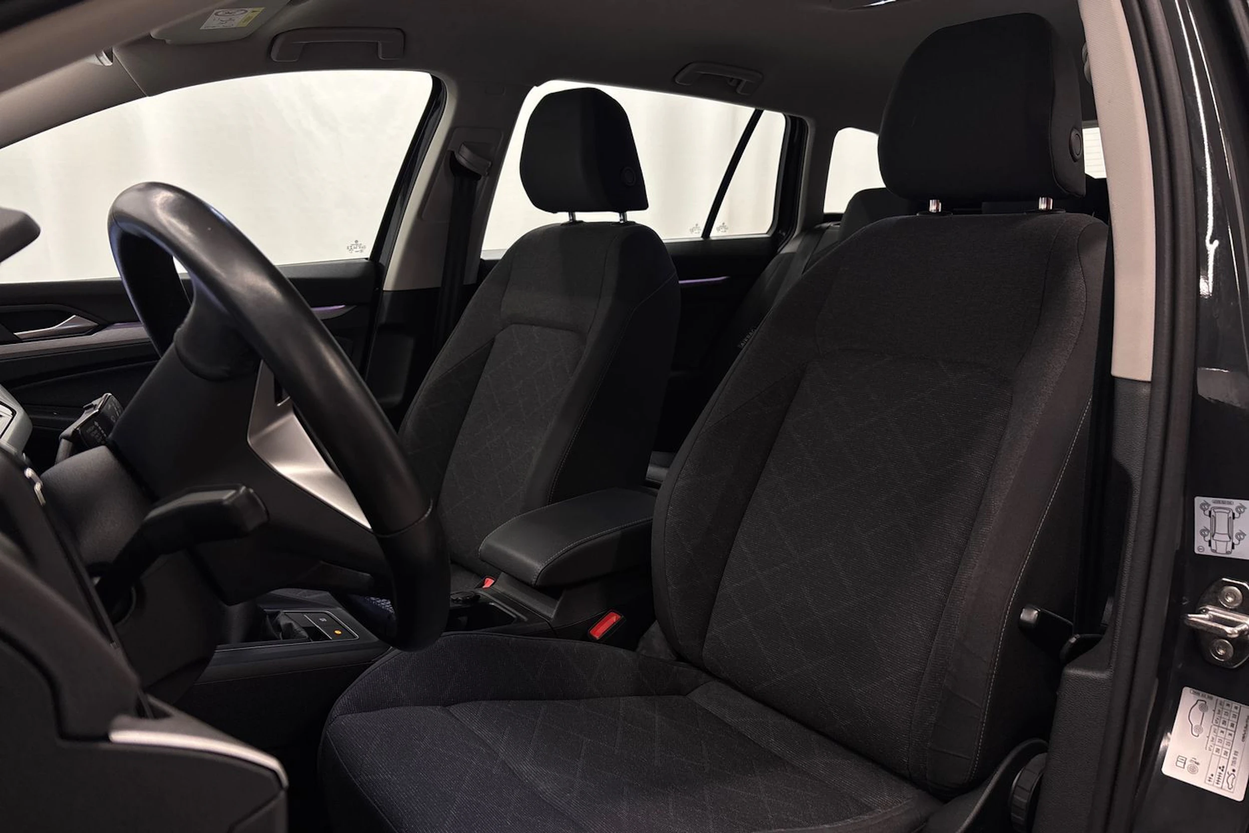 harmaa Volkswagen Golf 2023 kuva 11.
