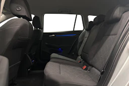 harmaa Volkswagen Golf 2024 kuva 8.