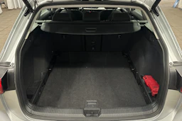 harmaa Volkswagen Golf 2024 kuva 11.