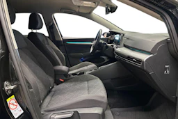 musta Volkswagen Golf 2024 kuva 12.