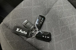 musta Volkswagen Golf 2024 kuva 21.