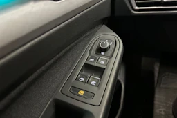 musta Volkswagen Golf 2024 kuva 26.