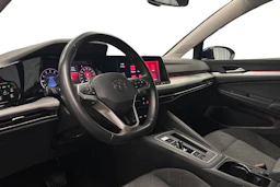 sininen Volkswagen Golf 2024 kuva 6.