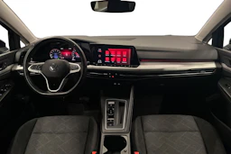 sininen Volkswagen Golf 2024 kuva 7.