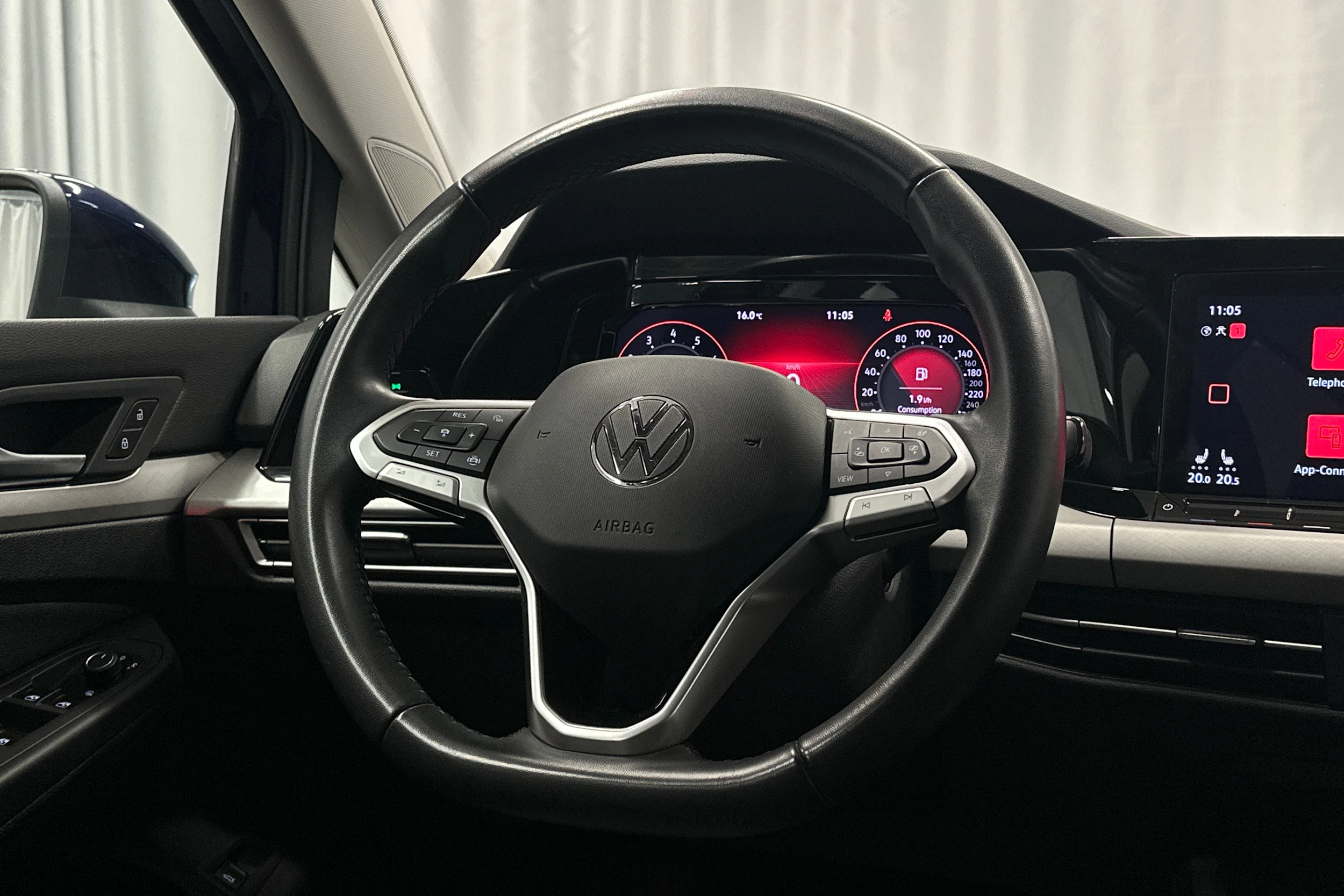 sininen Volkswagen Golf 2024 kuva 15.