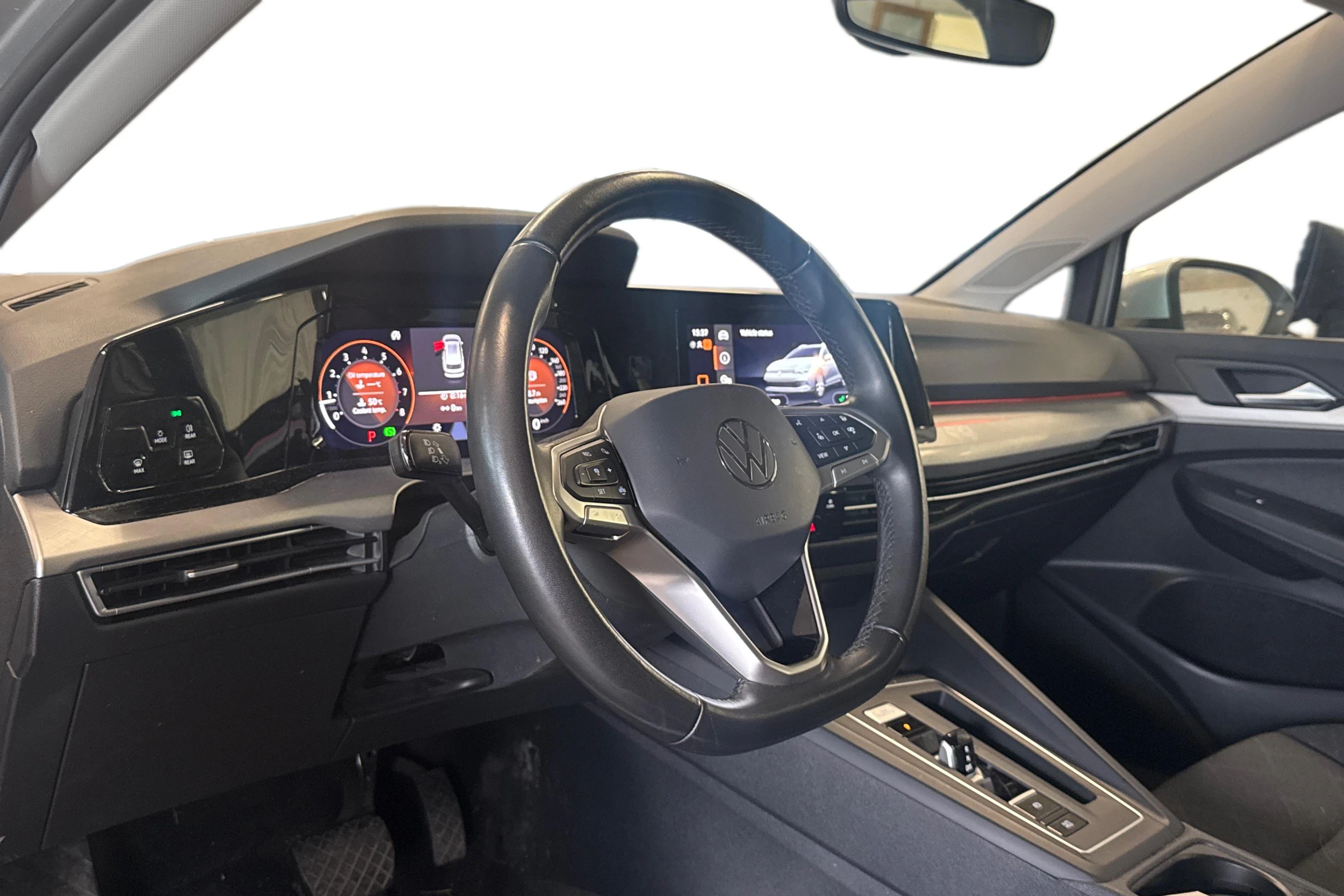 harmaa Volkswagen Golf 2024 kuva 3.