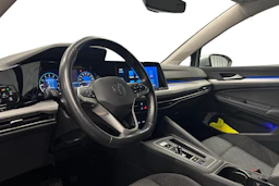 harmaa Volkswagen Golf 2024 kuva 6.
