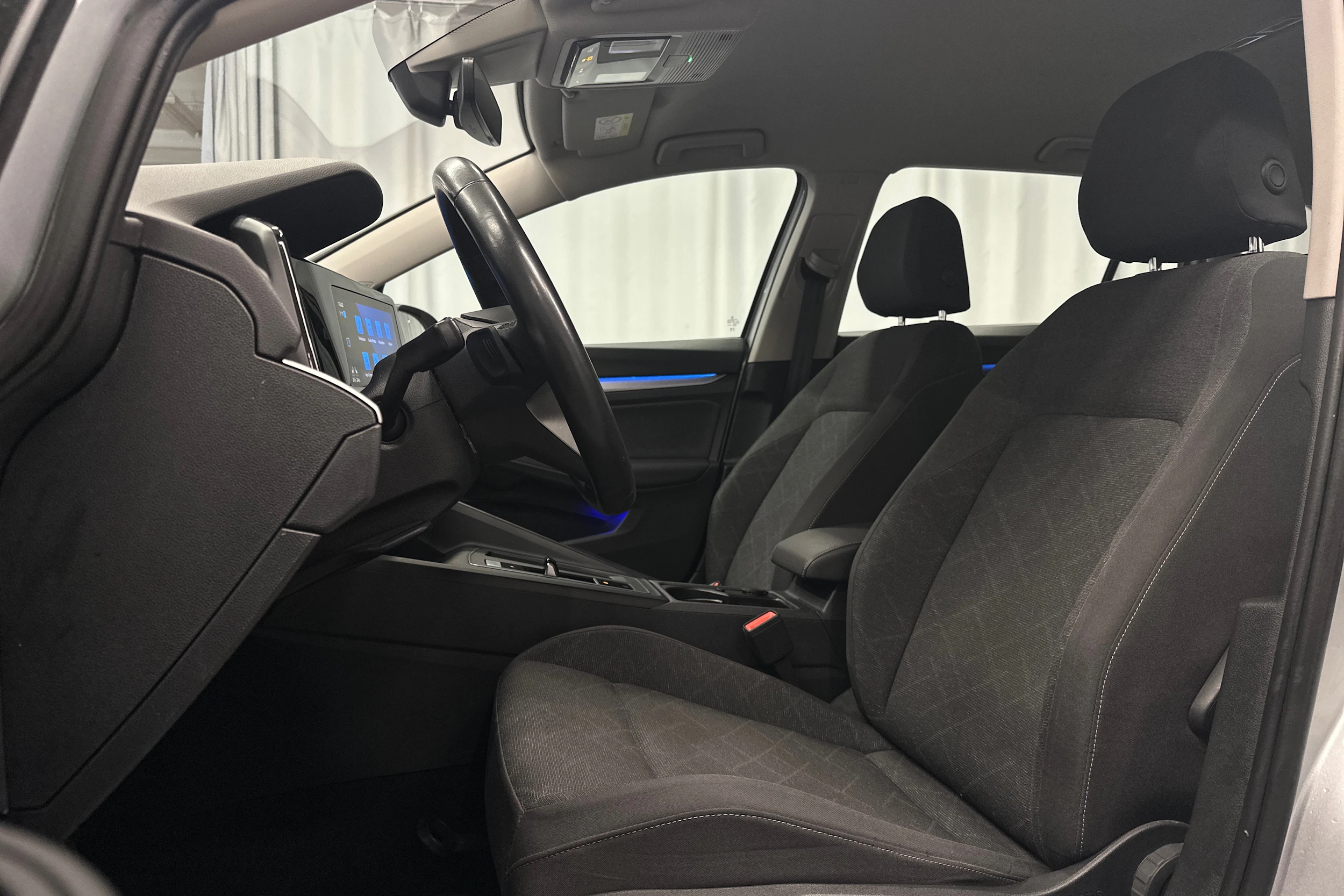 harmaa Volkswagen Golf 2024 kuva 14.