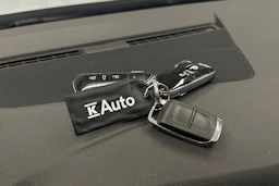 harmaa Volkswagen Golf 2024 kuva 25.